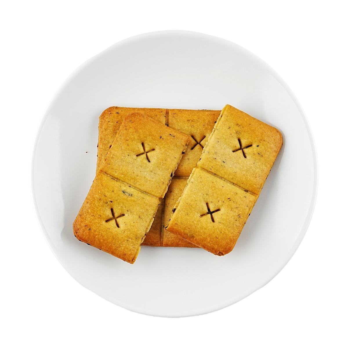 Plum vegetable flavored biscuit